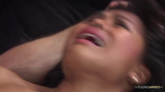 This really attractive individual willingly extended her lips to accommodate the ejaculation of semen from a male partner