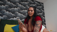 Brazzers - Curvy Roommates Abigail Morris and Jadynn Stone