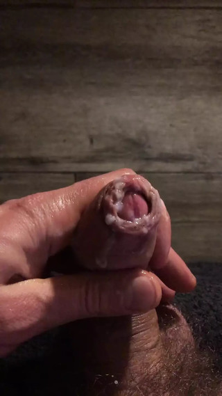 Cumming in Hand