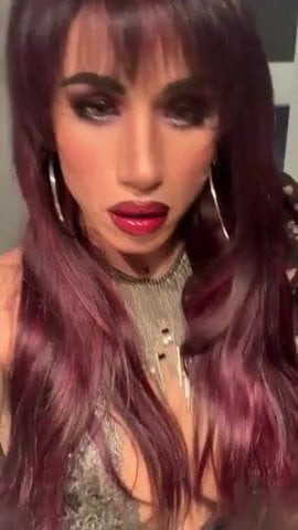 Someone know her name? Beautifull shemale big cock