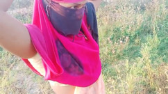desi bhabhi khet me kam karte time chudai kiya