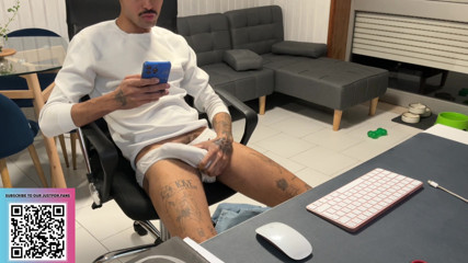 Alone at home, I got horny, so I went to jerk off until I came hot thumbnail