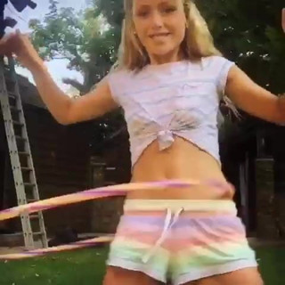 Chloe holahoops 2