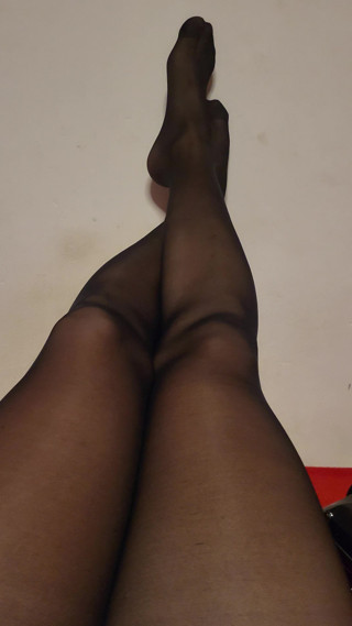 An evening in black nylons and pumps thumbnail