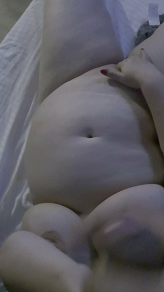 Mature mom masturbates, bbw comes, wife gives blowjob