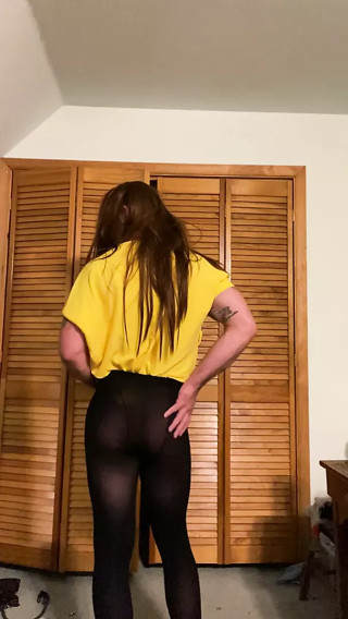 Gay Crossdresser David Jerks and cums