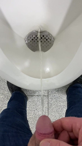 POV - Peeing Video on WC