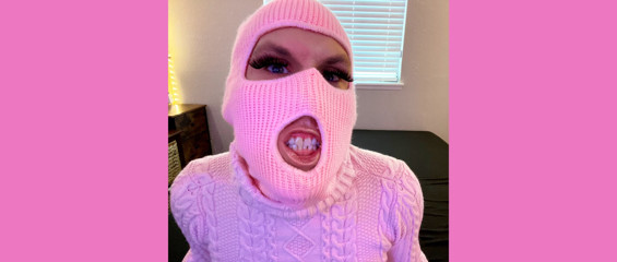 Aggressive Pink! In The Bedroom With Syn Thetic