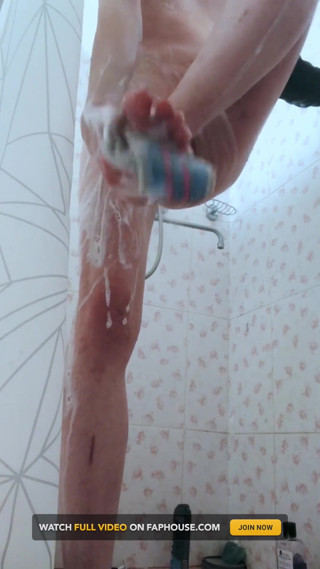 A Twink Shows off His Body in the Bathroom