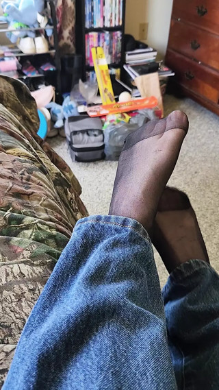 Pantyhose feet short tease thumbnail