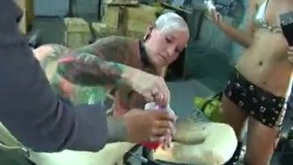 tondue et tatoo