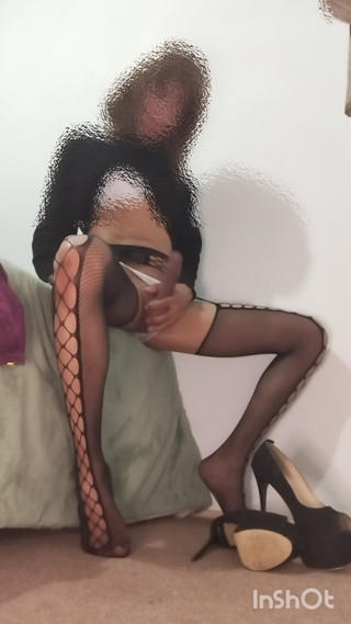 Shemale entertains herself