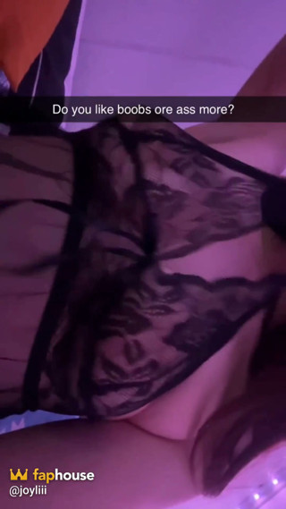Joyliii Is Doing Another Snap Session with a Stranger.