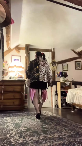 Dressed with a short black skirt with lace for a night out