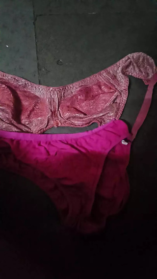 Fap on sis bra and panty