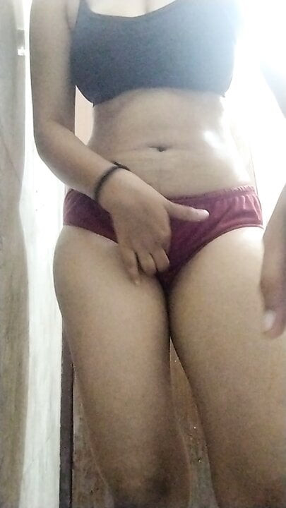 Slideshow chachi ko nahate dekha.