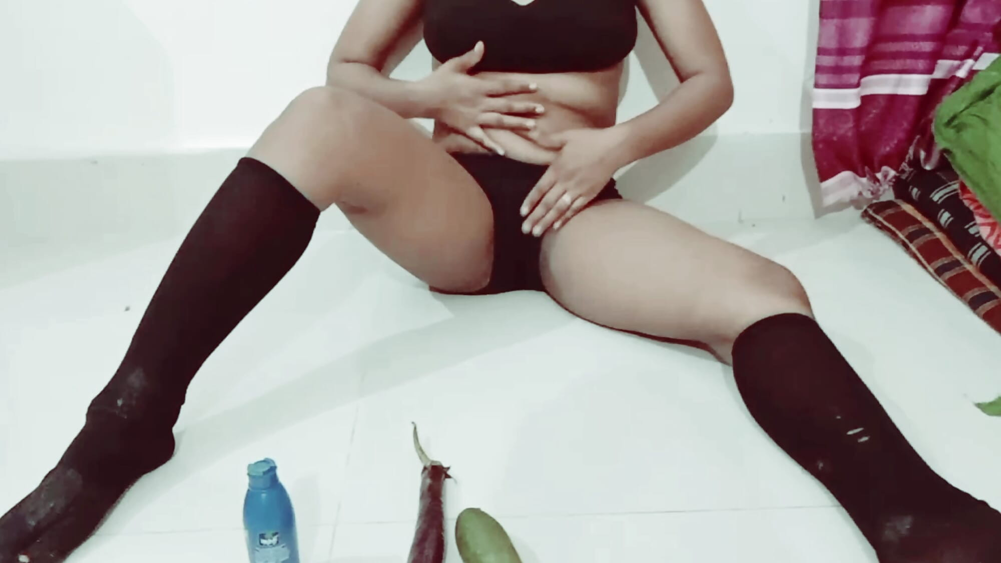 Faceless Solo Fingering in Warm Boorang Light 💦