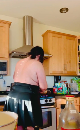 Topless Trans Bimbo MILF Makes Chow Mein