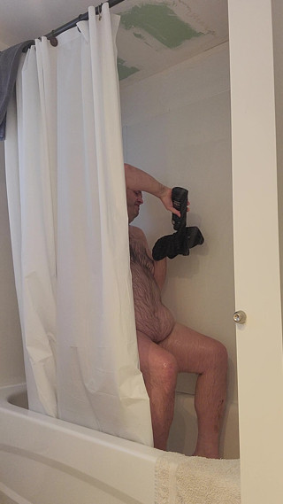 Attempt to Masturbate a Paempatnf in the Bathroom!