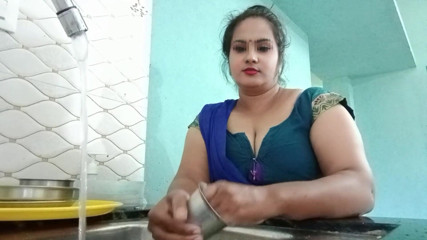Desi Bhabhi ko Kitchen me Bartan dothe dheka or Bedroom me Bhabhi ko Chodha