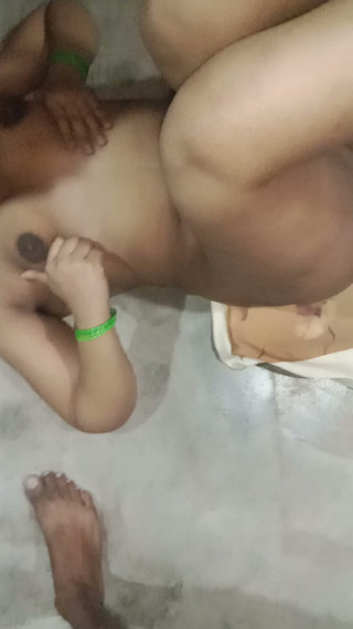 Garam bhabhi ne Jeth se chudwai choot
