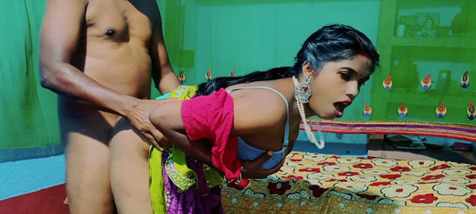 Sasur ji inserted the bara in the daughter-in-law's gard and sucked the bara and made her drink in the mouth.