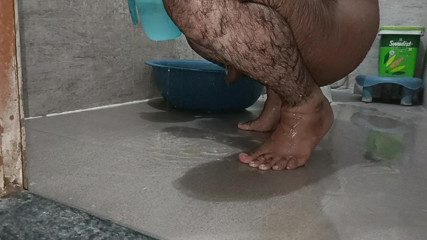 Guys, I love to bathe naked.