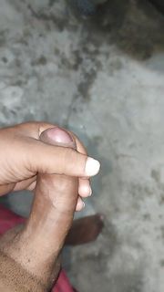 Desi ladaka akele baithroom me masterbation karte huye