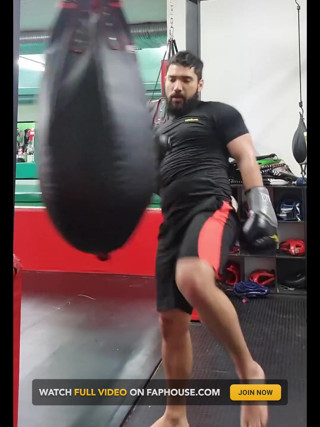 Knockout Fitness: One Round Heavy Bag Boxing Workout - Get Punched up!boxing