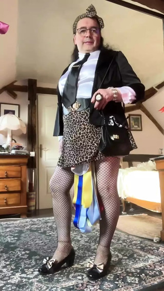 Dressed with a leopard mini skirt for a night out