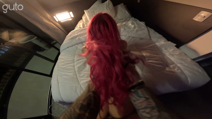 Em P E Empinadinha Ao Lado Da Cama Pra Levar Pica Grossa No Cuzinho E Na Buceta. Que Teso Essa Safada