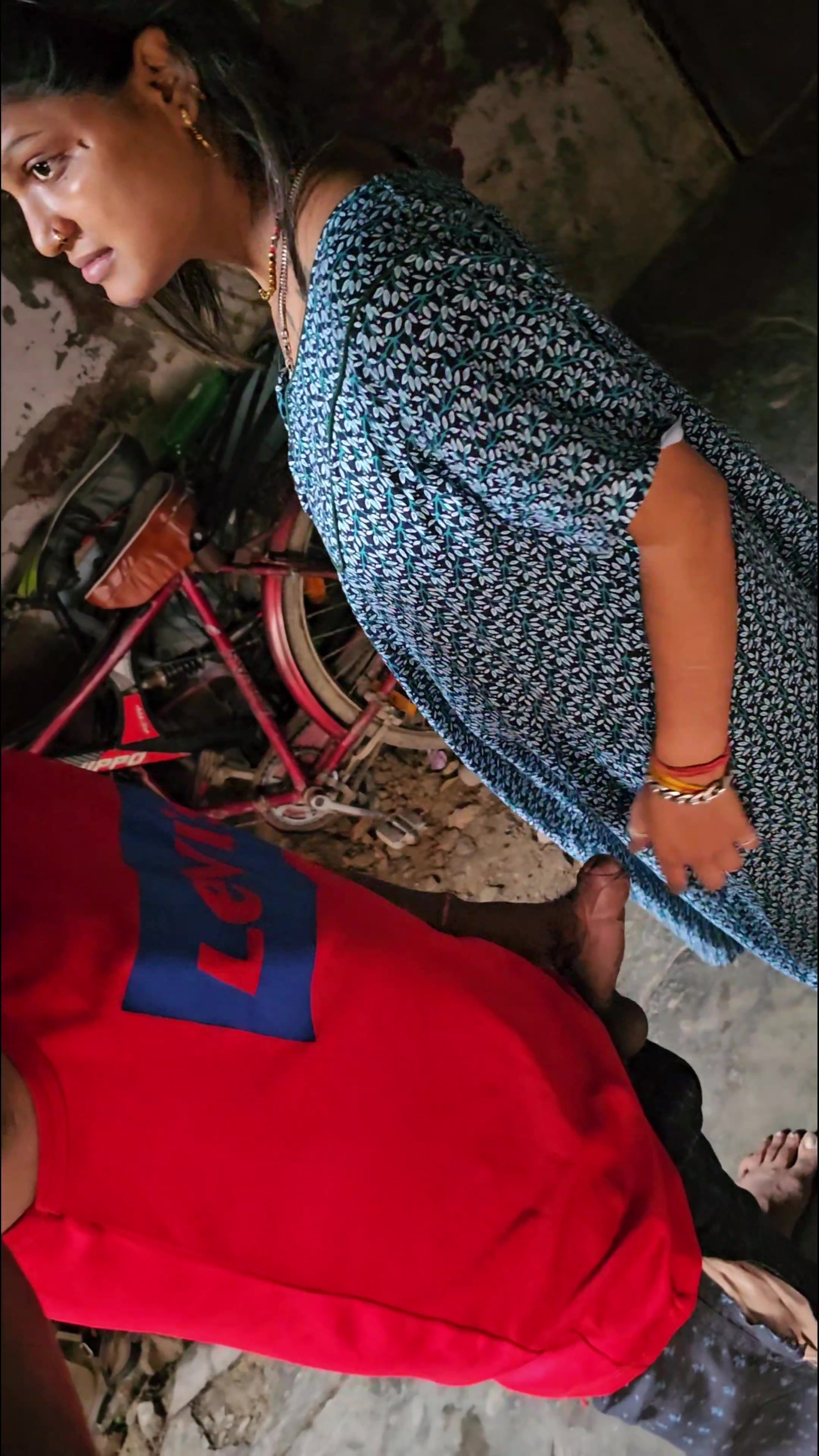Desi village girlfriend boyfriend real homemade Fucking in Indian  village