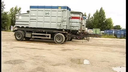 Mechanikerin zeigt was Sie hat