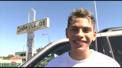 Her car broke down, guy helped, and this is how she shows her gratitude