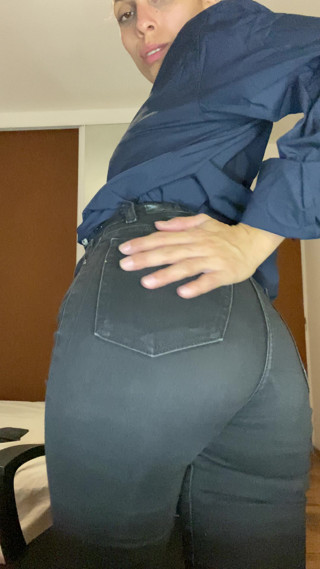 The Slutty Secretary Infallibly Relieves Her Boss's Stress