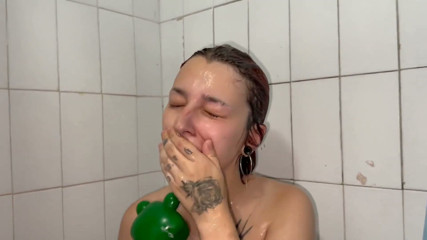 hair- and- body- washing- with- new- staff