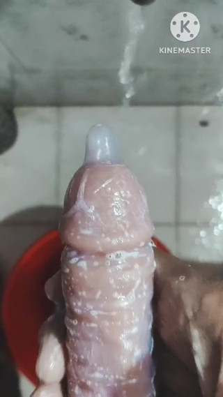 I doing hand job,after watching my mom's pussy