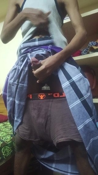 Desi lungi teen boy musterbation cumshot in home!