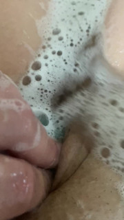 Cleaning my dirty pussy