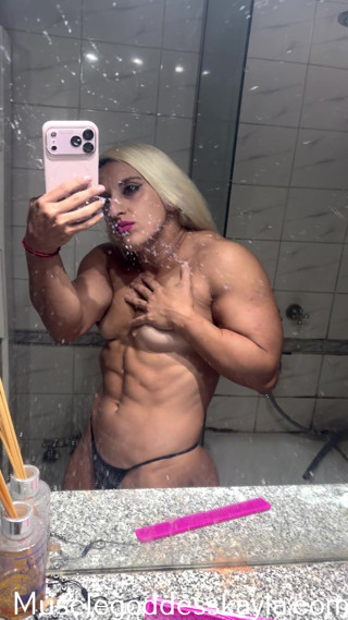 Giantess Female BodyBuilder