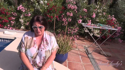 A Poolside Chat with Your Busty Stepmom JoJo Robinson Turns Into Taboo JOI