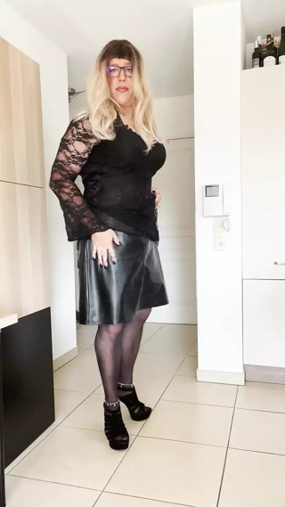 In platform heel, lace dress and glasses to be sexy.
