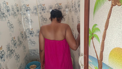 Housewife real bathing viral video