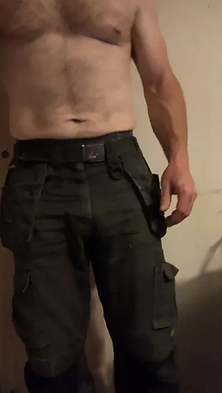 Older straight guy tasked to wear son in law&rsquo;s sweaty gym gear