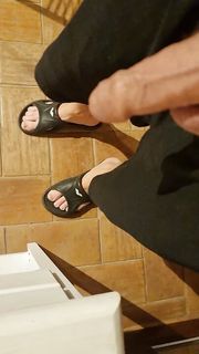 Nice Handjob in the Garden and Lots of Cum