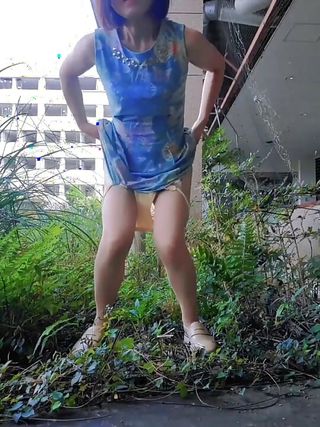 Outdoor-exposure and Peeing