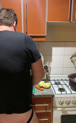 I like to cook and to cum