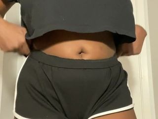 Yummy black girl shows her stuff