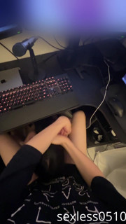[Beginner] Masturbating Using the Mouth of a Meat Onahole While Watching AV
