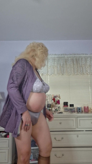 Plump Granny Vicki loves hard men!